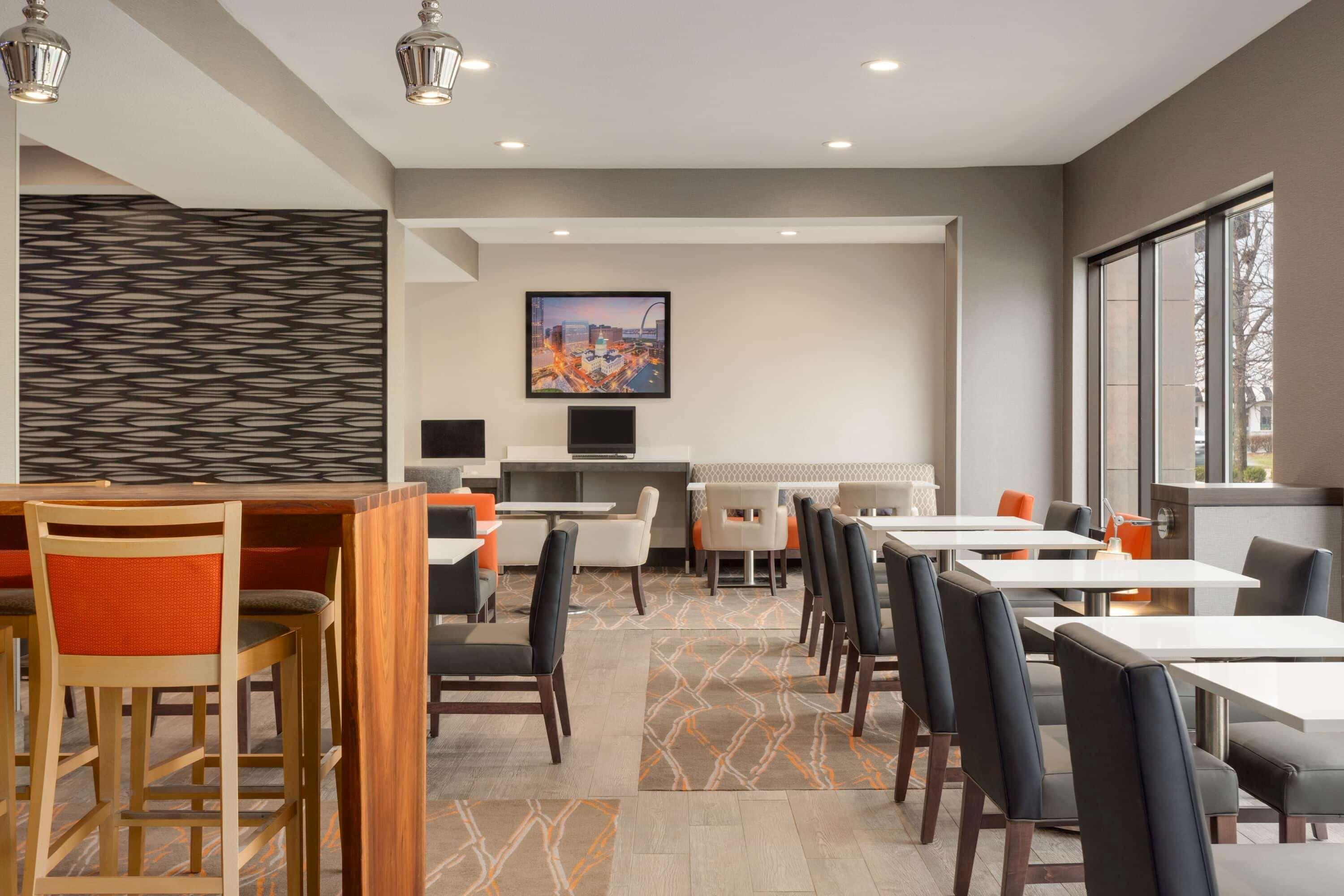 La Quinta Inn & Suites By Wyndham St Louis Route 66 Windsor Springs Eksteriør bilde